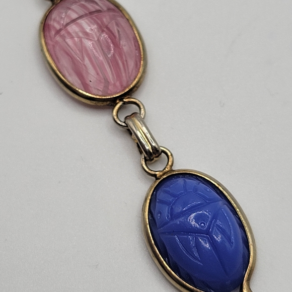 VTG Coro Scarab Bracelet | Gold Tone with Multicolored Carved Stones | SIGNED - Picture 3 of 7